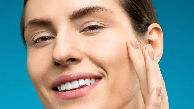 In this article, you will find all you need to know about an oxygen facial treatment, along with a list of 15 extraordinary benefits of oxygen facial for healthy skin. 